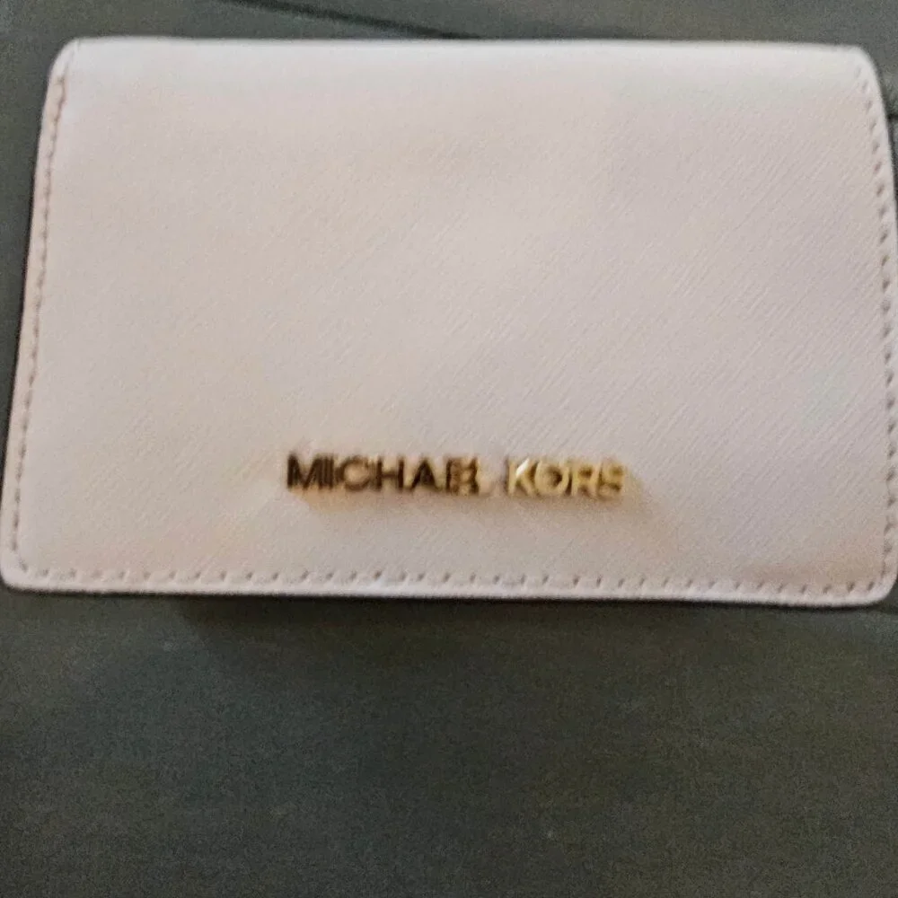 Michael Kors Soft Pink Grained Leather Bifold Snap Wallet With Logo NWT